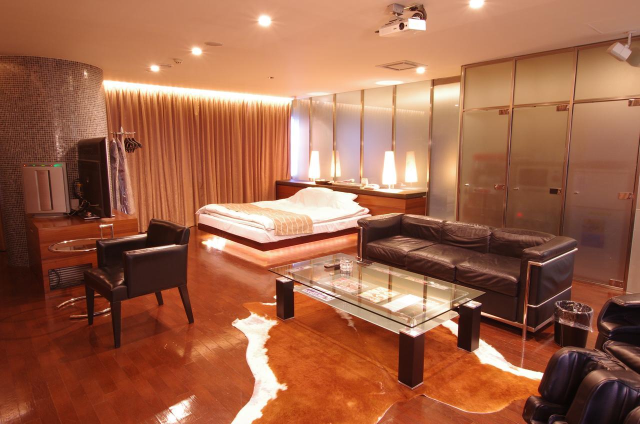 Blue Hotel Octa (Adults Only) Sapporo Exterior photo